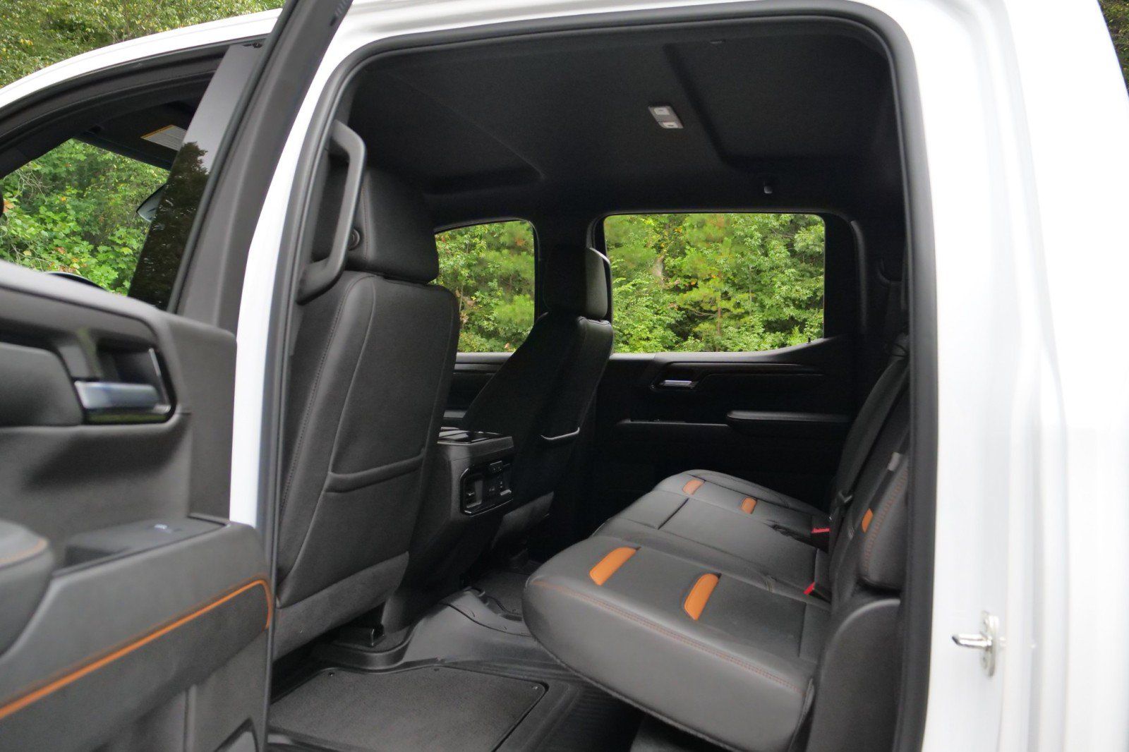 Used 2024 GMC Sierra 1500 AT4 w/ Technology Package AWD/4WD image 34