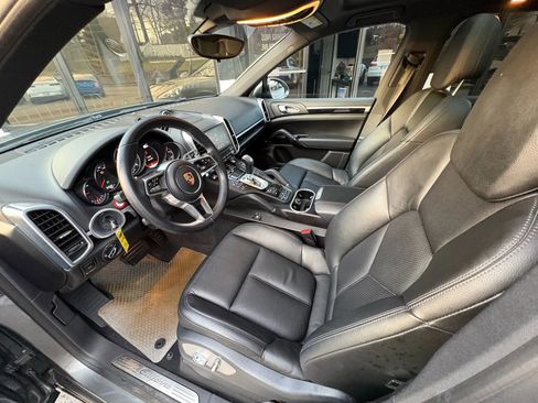 Used 2018 Porsche Cayenne image 11