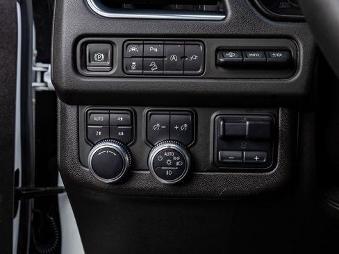 Used 2021 GMC Yukon AT4 w/ Rear Media and Nav Package AWD/4WD image 18