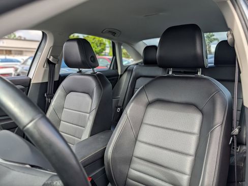 Used 2024 Volkswagen Jetta SE FWD image 13