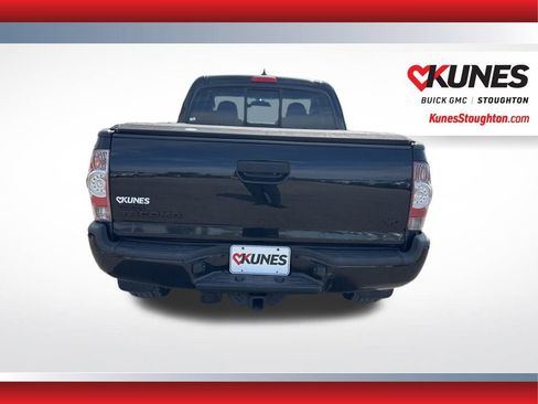 Used 2014 Toyota Tacoma 4x4 Access Cab V6 w/ TRD Sport Package image 10