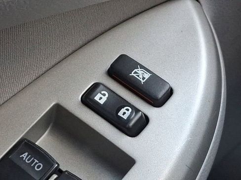 Used 2013 Toyota Corolla LE FWD image 26