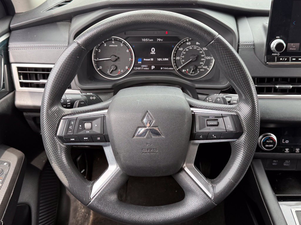 Used 2022 Mitsubishi Outlander ES AWD/4WD image 14