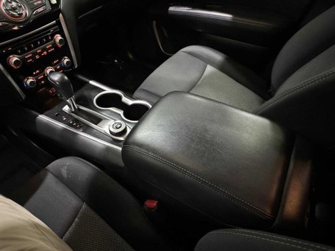 Used 2019 Nissan Pathfinder SV image 39