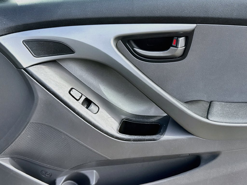 Used 2014 Hyundai Elantra SE FWD image 34
