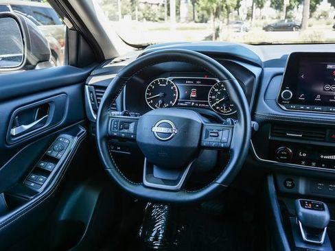 Used 2025 Nissan Rogue SV FWD image 16