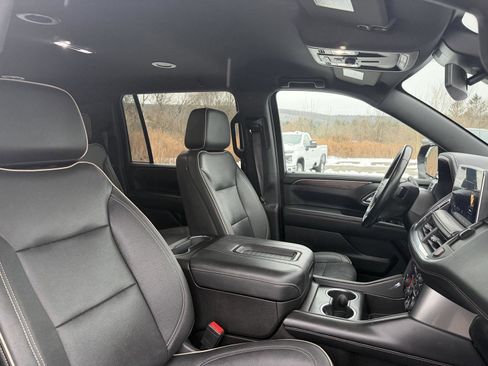 Used 2023 Chevrolet Suburban Premier image 32