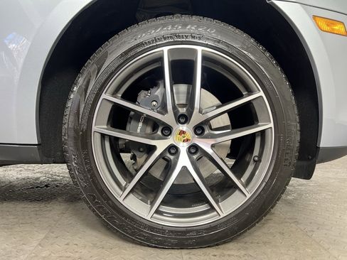 Certified 2025 Porsche Macan image 10