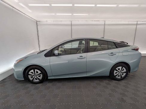 Used 2016 Toyota Prius Four image 3