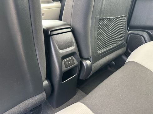 Used 2025 Hyundai Venue SEL image 22