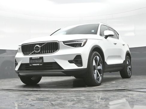 Used 2025 Volvo XC40 B5 Plus AWD/4WD image 24