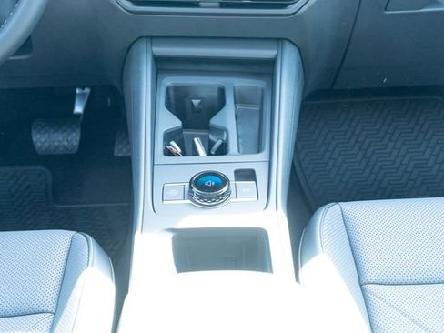 New 2026 Volkswagen Tiguan SE FWD image 35