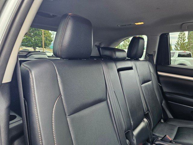 Used 2019 Toyota Highlander XLE AWD/4WD image 14