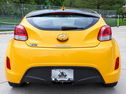 Used 2015 Hyundai Veloster FWD image 13