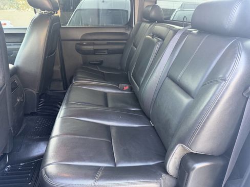 Used 2011 GMC Sierra 3500 SLE AWD/4WD image 13