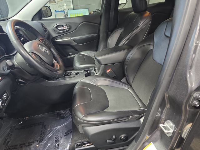 Used 2020 Jeep Cherokee Latitude Plus w/ Cold Weather Group AWD/4WD image 16