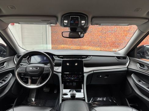 Used 2023 Jeep Grand Cherokee L Limited image 13