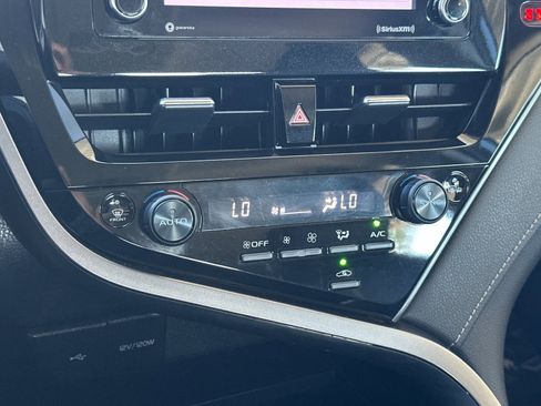 Used 2024 Toyota Camry SE image 18