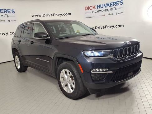 Used 2023 Jeep Grand Cherokee Limited AWD/4WD image 3