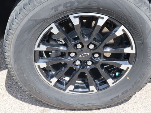 Used 2025 Chevrolet Traverse Z71 w/ Enhanced Driving Package AWD/4WD image 17