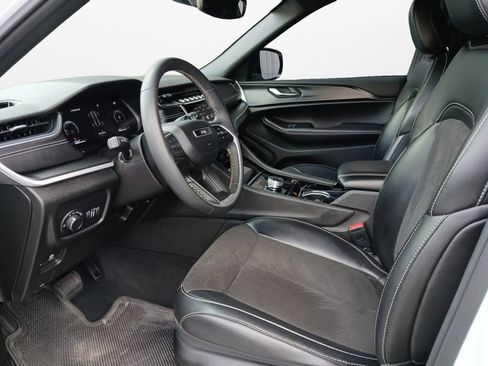 Used 2023 Jeep Grand Cherokee Altitude RWD image 19