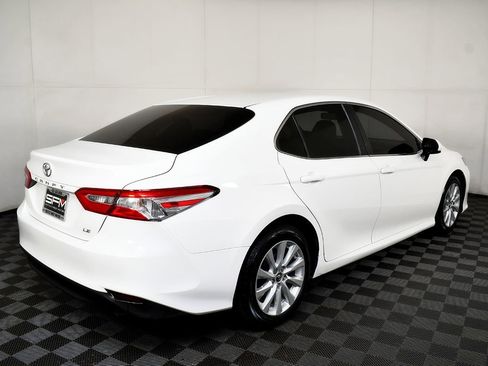 Used 2018 Toyota Camry LE image 8