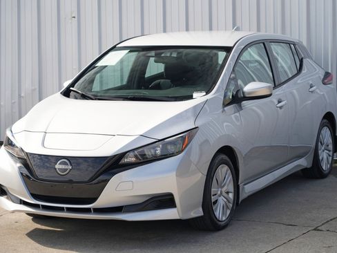 Used 2023 Nissan Leaf S image 40
