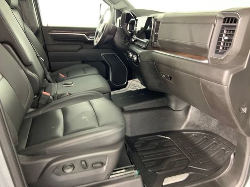 Used 2025 GMC Sierra 3500 SLT AWD/4WD image 16