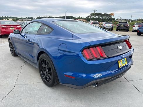 Used 2018 Ford Mustang Coupe RWD image 6