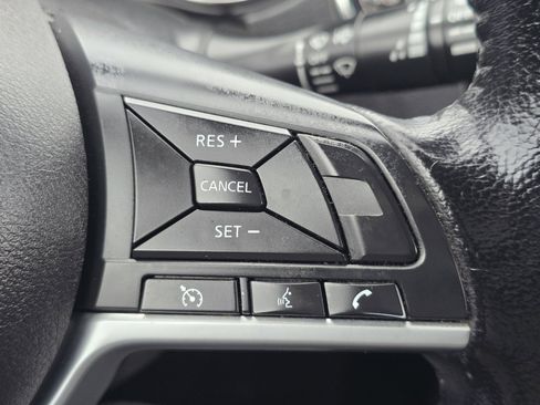 Used 2020 Nissan Rogue SV image 31