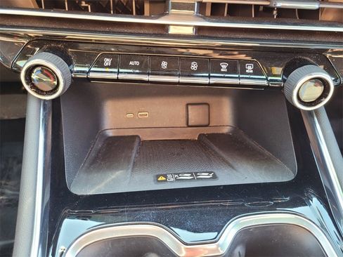 Certified 2025 Chevrolet Traverse LT image 30