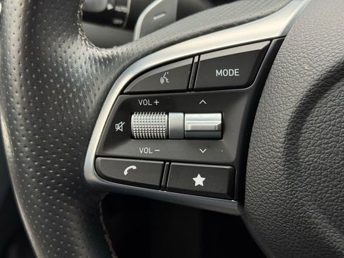 Used 2023 Genesis G70 2.0T image 26