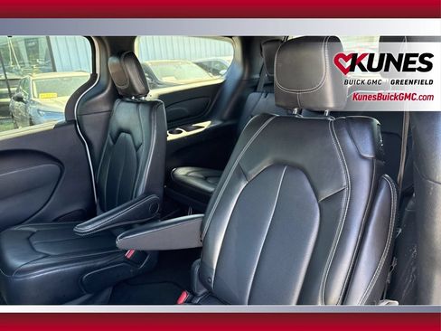 Used 2025 Chrysler Pacifica Select FWD image 29