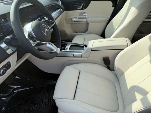 Used 2026 Mercedes-Benz GLB 250 4MATIC image 5