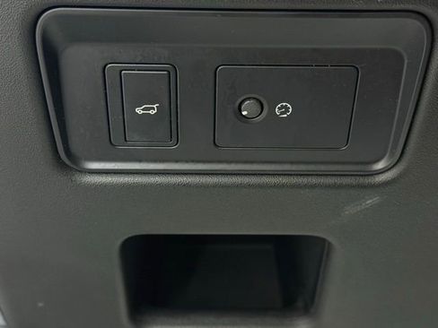 Certified 2019 Land Rover Discovery HSE Luxury image 32