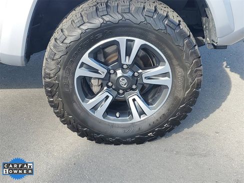 Used 2017 Toyota Tacoma 4x4 Double Cab image 5