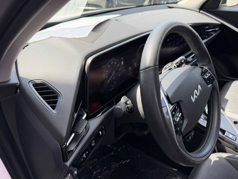 Used 2023 Kia Niro Wave image 11