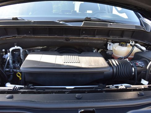 Used 2025 Chevrolet Silverado 1500 LT AWD/4WD image 32