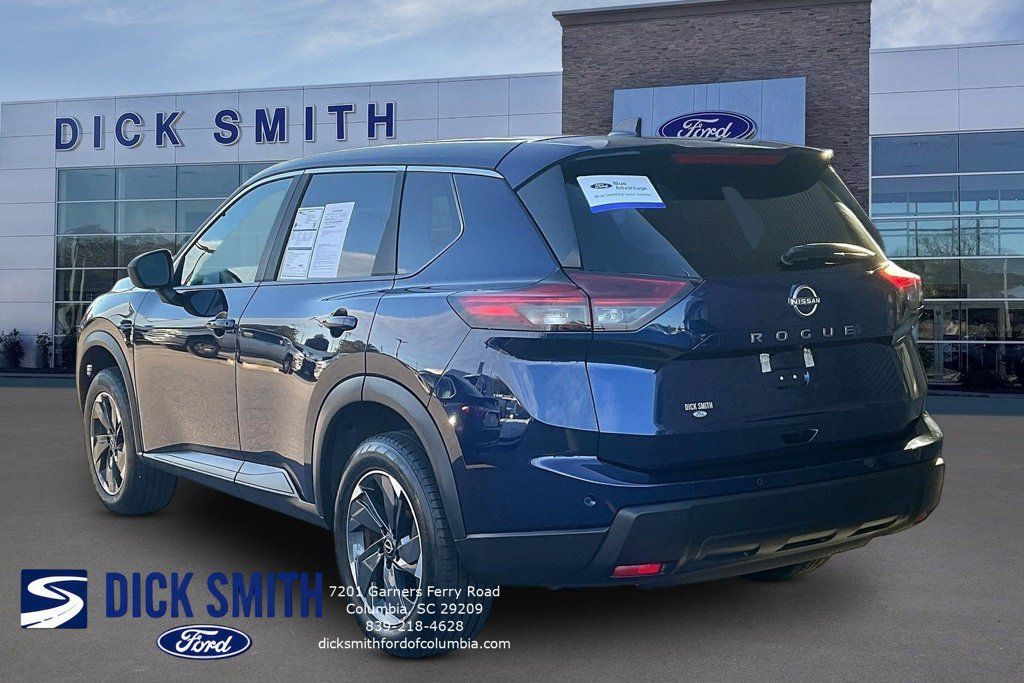 Used 2025 Nissan Rogue SV FWD image 4