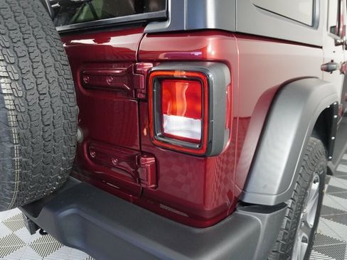 Used 2022 Jeep Wrangler Unlimited Sport image 13