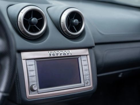 Used 2014 Ferrari California image 24