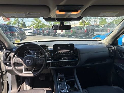 Used 2025 Nissan Pathfinder SV AWD/4WD image 19