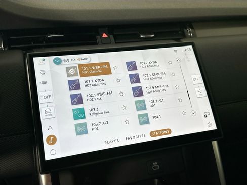 Certified 2025 Land Rover Discovery Sport Dynamic SE image 11