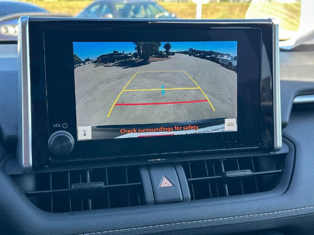 Used 2025 Toyota RAV4 XLE FWD image 32