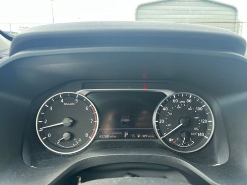 Used 2025 Nissan Rogue SV FWD image 10