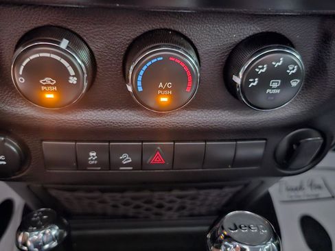 Used 2018 Jeep Wrangler Unlimited Sport AWD/4WD image 31
