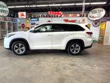 Used 2018 Toyota Highlander Limited Platinum image 2