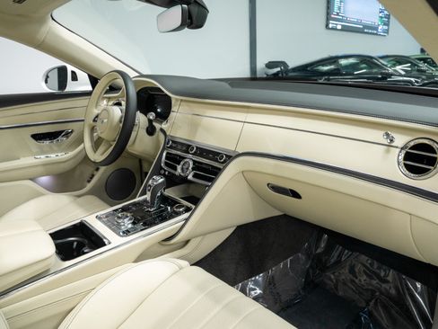 Used 2024 Bentley Flying Spur V8 AWD/4WD image 13