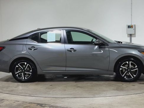 Used 2024 Nissan Sentra SV FWD image 9