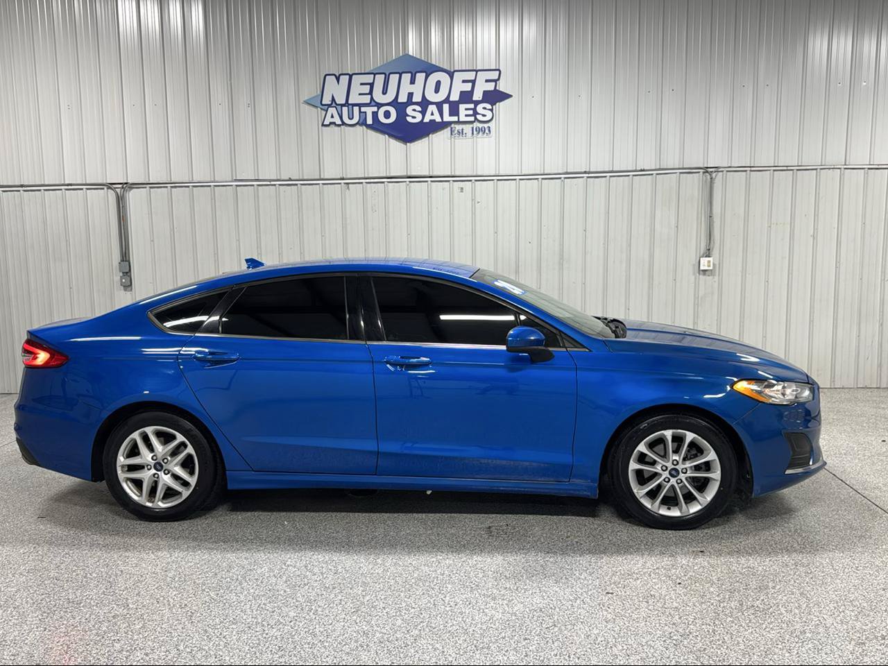 Used 2020 Ford Fusion SE FWD image 1